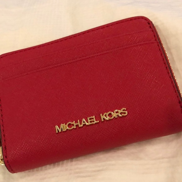 MICHAEL KORS ZIP AROUND WALLET NWOT - Picture 1 of 5
